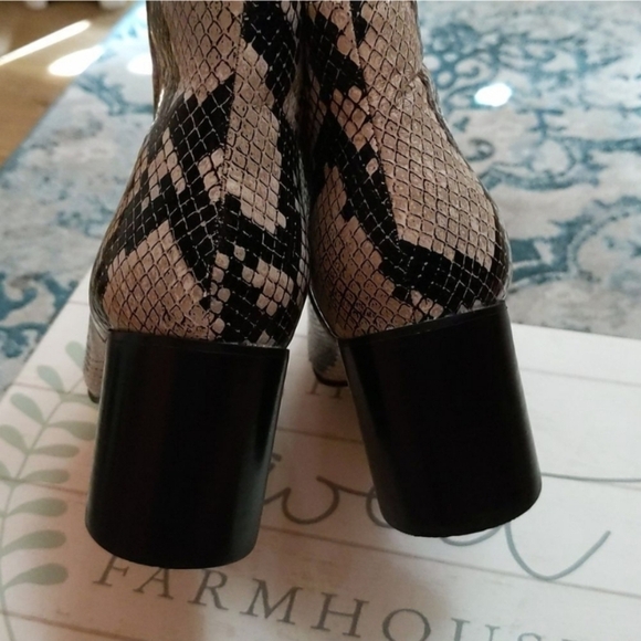 Marc Fisher snakeskin ankle booties 6.5 - Picture 7 of 9